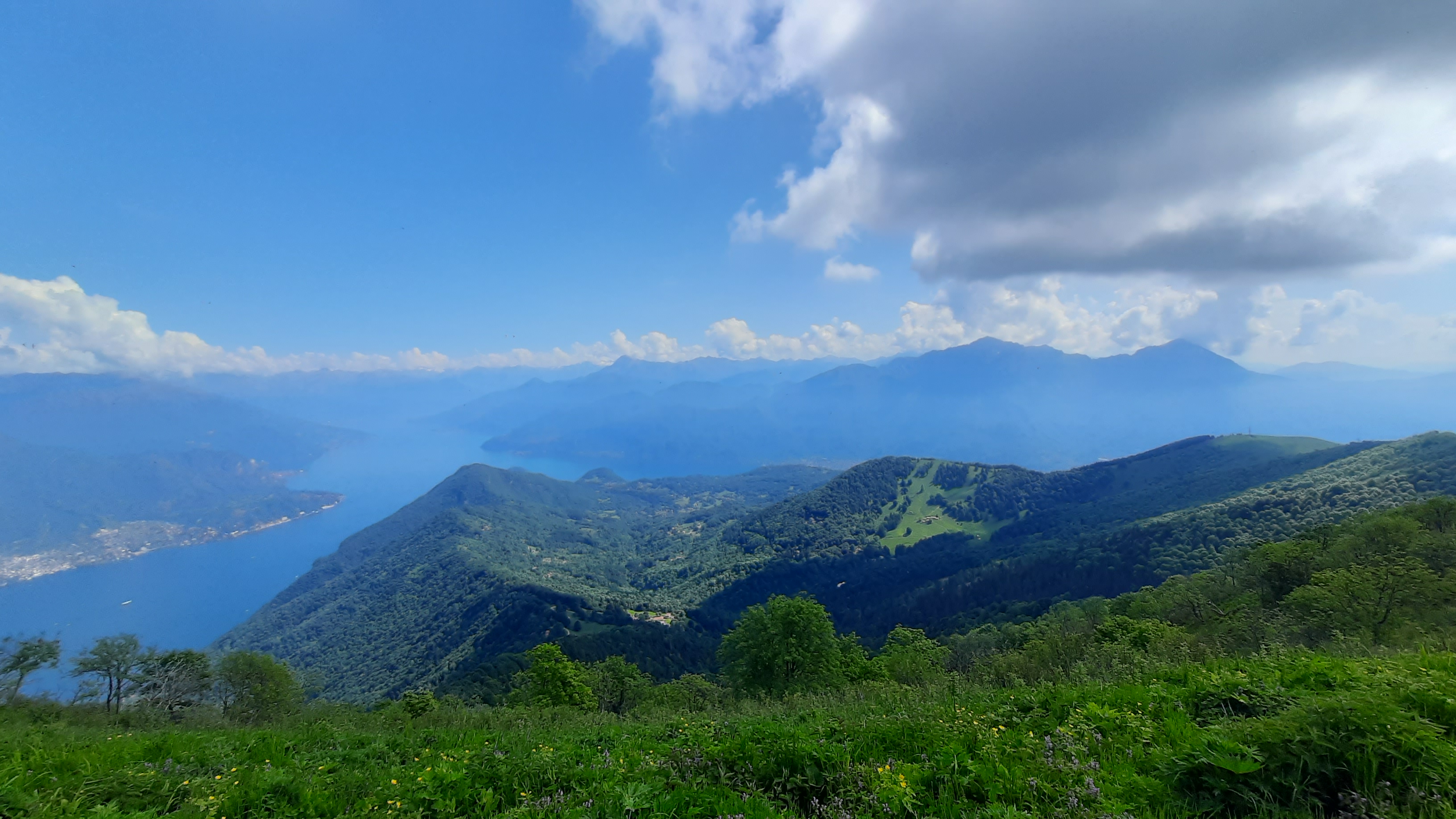 Vista dal Monte San Primo - Best Trek